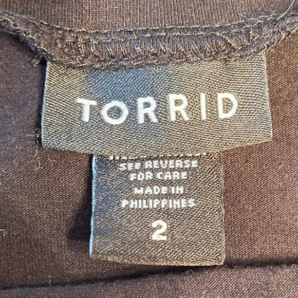 Torrid Foxy top in black with 3/4 length sleeves, size 2. - Picture 3 of 5